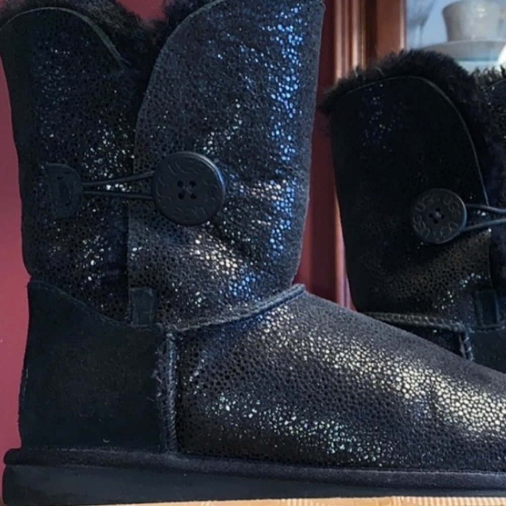 ISO: STINGRAY SIZE 7 UGGS - Picture 3 of 5
